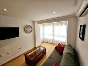 TV a/nebo společenská místnost v ubytování PANDORA City Center Apartment