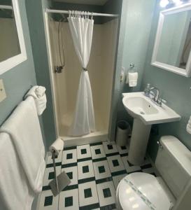 Salle de bains dans l'établissement Cherokee Lodge