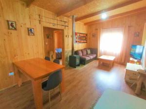 a living room with a table and a couch at Cabaña Río Puelo (Punto Austral) in Puelo