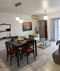 a living room with a black table and chairs at Supercéntrico la Docta in Cordoba