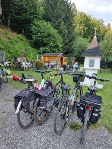 Zdjęcie z galerii obiektu Ferienhaus Burgblick w mieście Treffen am Ossiacher See