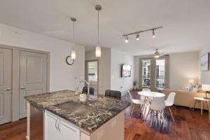 Imagem da galeria de Comfy Retreat Balcony Views Amenities em Woodbridge