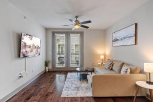 Imagem da galeria de Comfy Retreat Balcony Views Amenities em Woodbridge