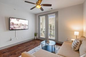 Imagem da galeria de Comfy Retreat Balcony Views Amenities em Woodbridge