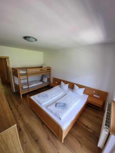 Posteľ alebo postele v izbe v ubytovaní Apartment Mölltaler Gletscher 6