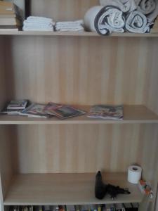 a shelf with books and magazines on it at Homestay Dutchable in Alphen aan den Rijn