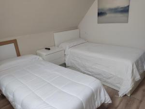 Łóżko lub łóżka w pokoju w obiekcie Casa da Escuela