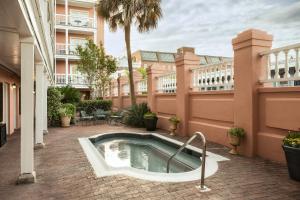 a hot tub in the courtyard of a building at Meeting Street Inn in Charleston