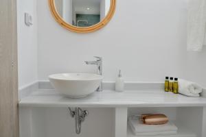 Φωτογραφία από το άλμπουμ του Villa & Studio Hydroussa Sea View στο Γαύριο