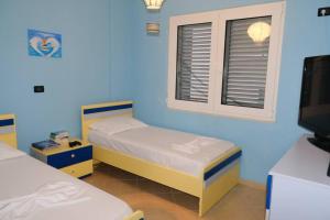 Postel nebo postele na pokoji v ubytování Lovely beach front apartment.