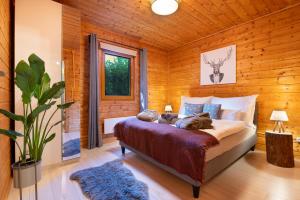 A bed or beds in a room at Chillout Apartman Noszvaj