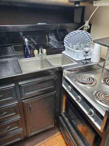 Köök või kööginurk majutusasutuses Cozy houseboat