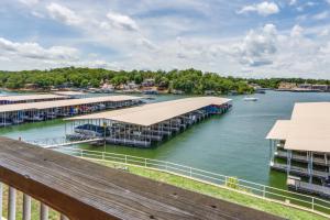 Výhled na řeku, která protéká v blízkosti apartmánu