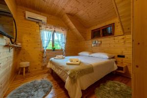 a bedroom with a bed in a log cabin at Vila Lipa in Ličko Cerje +13 photos