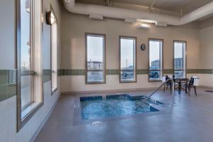 Bazén v ubytování Best Western Plus Moose Jaw nebo v jeho okolí