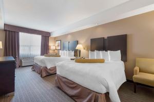 Postel nebo postele na pokoji v ubytování Best Western Plus Moose Jaw