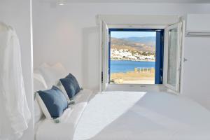 Voodi või voodid majutusasutuse Villa & Studio Hydroussa by Andros Homes toas