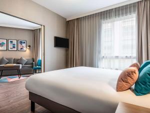 a hotel room with a large bed and a window at Aparthotel Adagio Glasgow Central in Glasgow