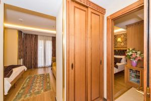 A bed or beds in a room at Aprilis Gold Hotel - Special Category