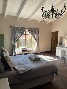 a bedroom with a large bed and a large window at Mi Casita in Graskop