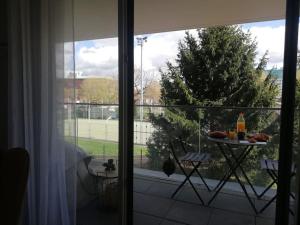 Μπαλκόνι ή βεράντα στο Spacieux, lumineux, équipé - balcon & parking +4 φωτογραφίες