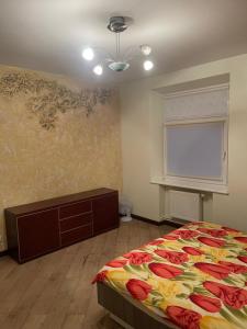 Säng eller sängar i ett rum på Gintautas apartment