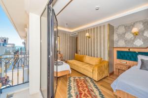 A bed or beds in a room at Aprilis Gold Hotel - Special Category