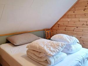Postel nebo postele na pokoji v ubytování Holiday home Bakka