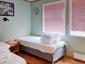 Postel nebo postele na pokoji v ubytování Holiday home Bakka