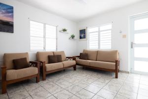 Khu vực ghế ngồi tại R&V Combate Beach House, 2nd Floor with Pool