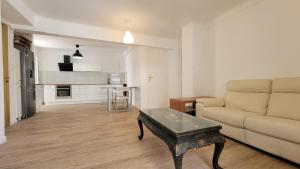 Χώρος καθιστικού στο appartement neuf de 3 pieces avec climatisation