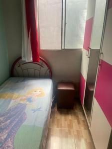 a small room with a bed and a window at Casa no bairro Heliópolis in Garanhuns