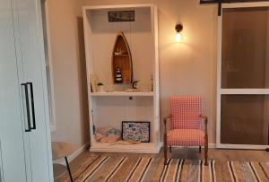 Fotografie z fotogalerie ubytování Captains on the Seafront - Winter Fire - stunning sea views- 4br 2bth - large waterfront v destinaci Kingscote
