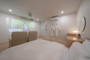 Aank Hotel Ilsan客房内的一张或多张床位