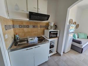 A kitchen or kitchenette at Standart Apartments , Glyfada Beach Még 20 kép