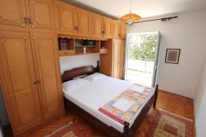 Een bed of bedden in een kamer bij Apartments Porto Škver
