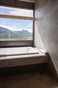 O vedere generală la munți sau o vedere la munte luată de la acest hotel