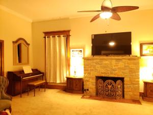 a living room with a fireplace and a flat screen tv at Beatrice The Villa in Marion