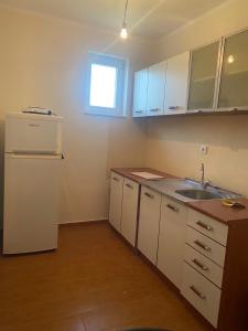 Kuchyň nebo kuchyňský kout v ubytování Apartmani590