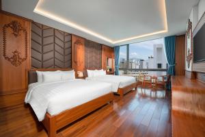 Postel nebo postele na pokoji v ubytování Monalisa Luxury Hotel