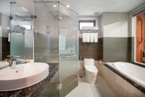 Koupelna v ubytování Monalisa Luxury Hotel