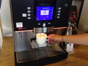 Příslušenství pro přípravu čaje a kávy v ubytování Ibis Budget Graz City