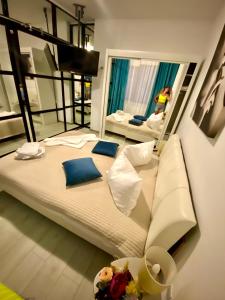 En eller flere senge i et værelse på Teissey Blue