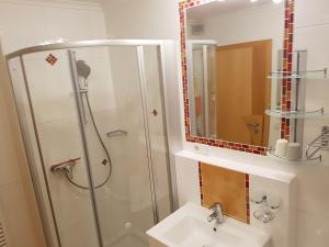 A bathroom at Appartment Ahorn