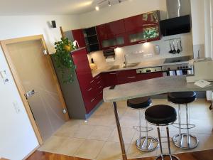 A kitchen or kitchenette at Appartment Ahorn
