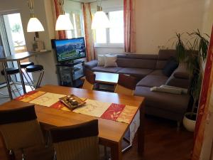 A television and/or entertainment centre at Appartment Ahorn