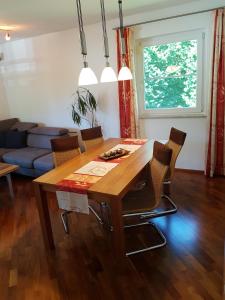 A seating area at Appartment Ahorn