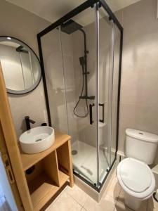a bathroom with a shower and a toilet and a sink at Appartement pied des pistes avec garage et balcon- Balcons des Pistes in Les Deux Alpes