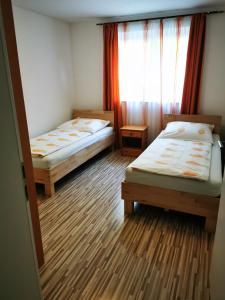 Ένα ή περισσότερα κρεβάτια σε δωμάτιο στο Ferienwohnung Alex