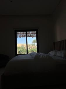 Letto o letti in una camera di Al Artaa Resort